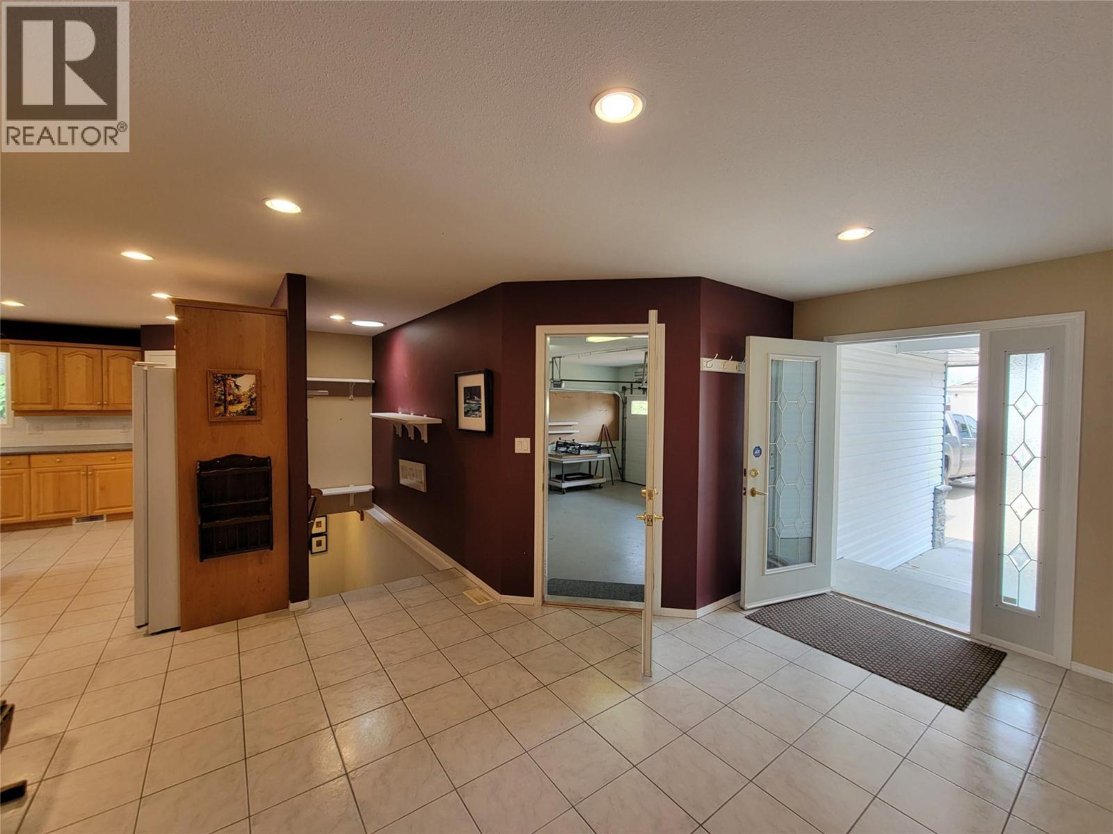  423 Vanderlinde Drive, Keremeos