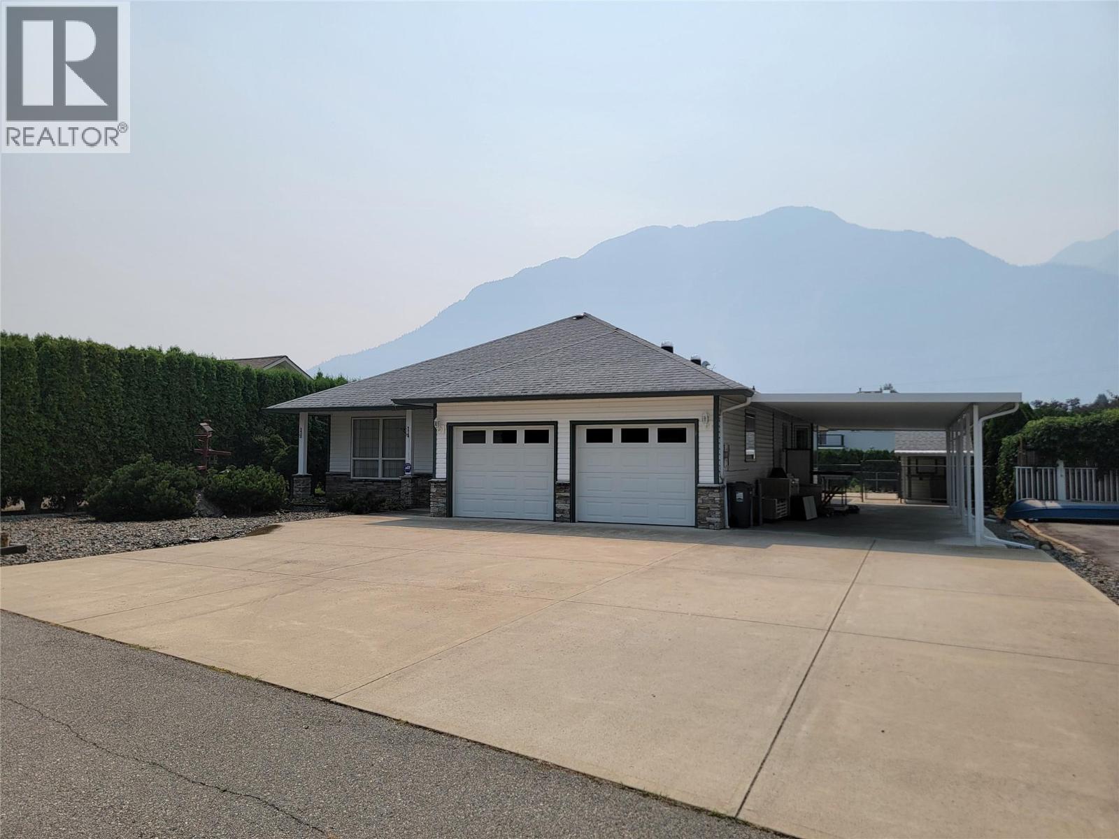  423 Vanderlinde Drive, Keremeos
