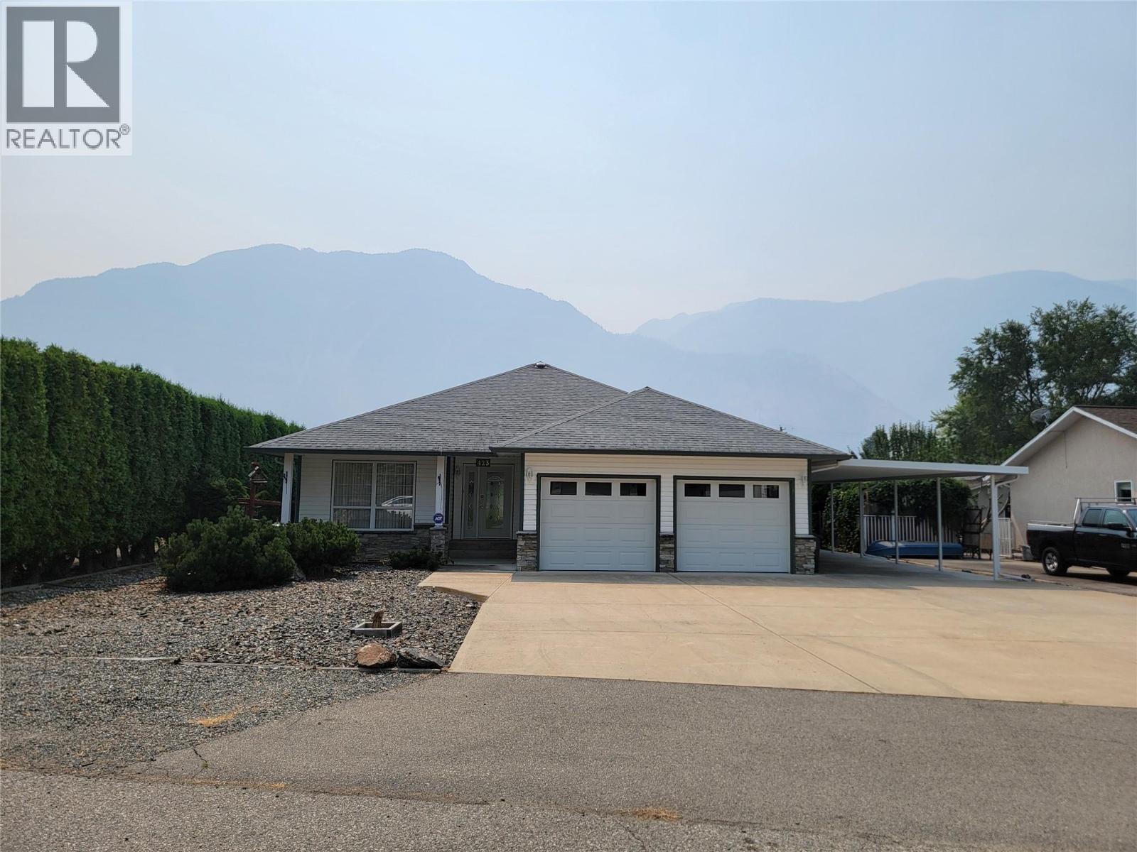  423 Vanderlinde Drive, Keremeos
