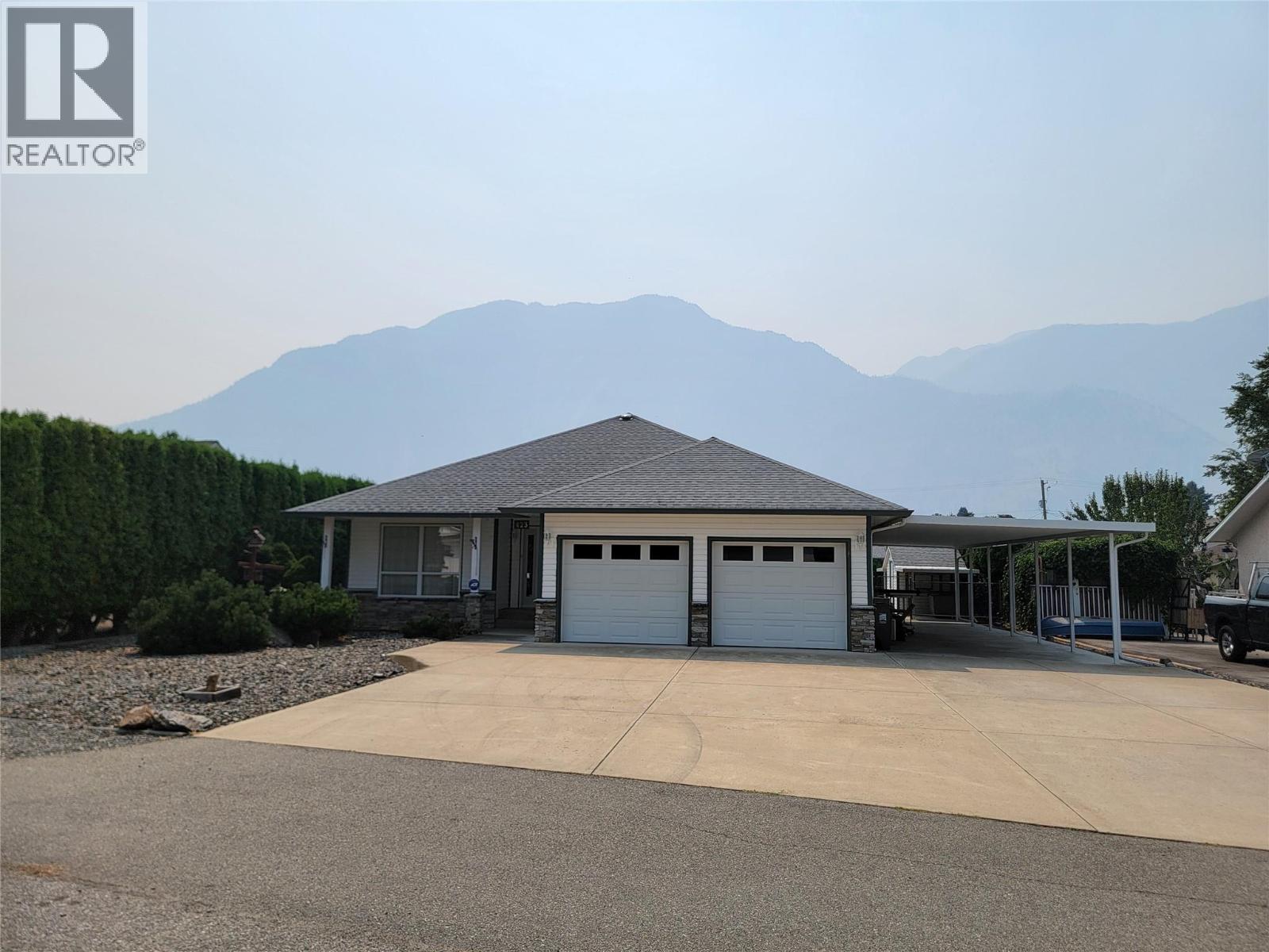  423 Vanderlinde Drive, Keremeos