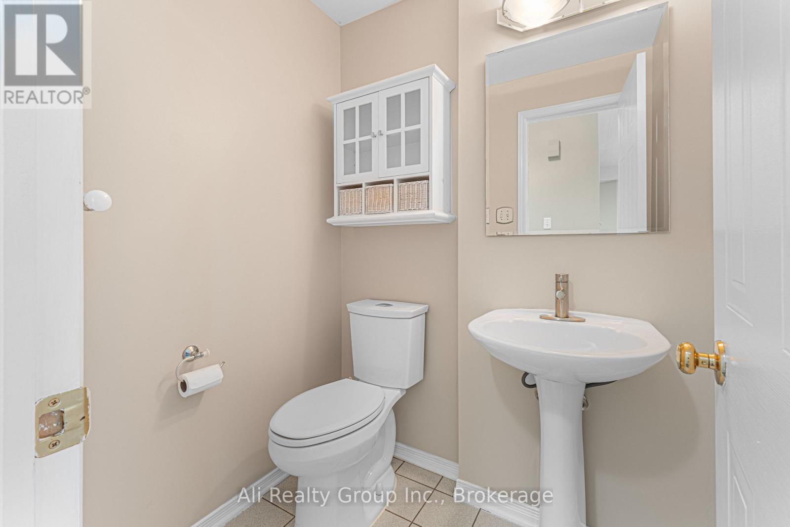 3 Bed, 3 Bath House for Rent in Ottawa – 68 PIPER CRESCENT, Ottawa – MLS# X13653204 - Image 2