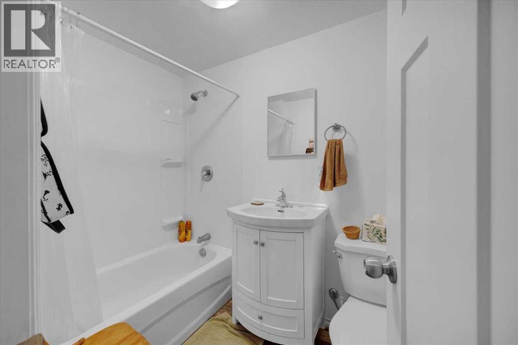6127 33 Avenue NW - Image 21