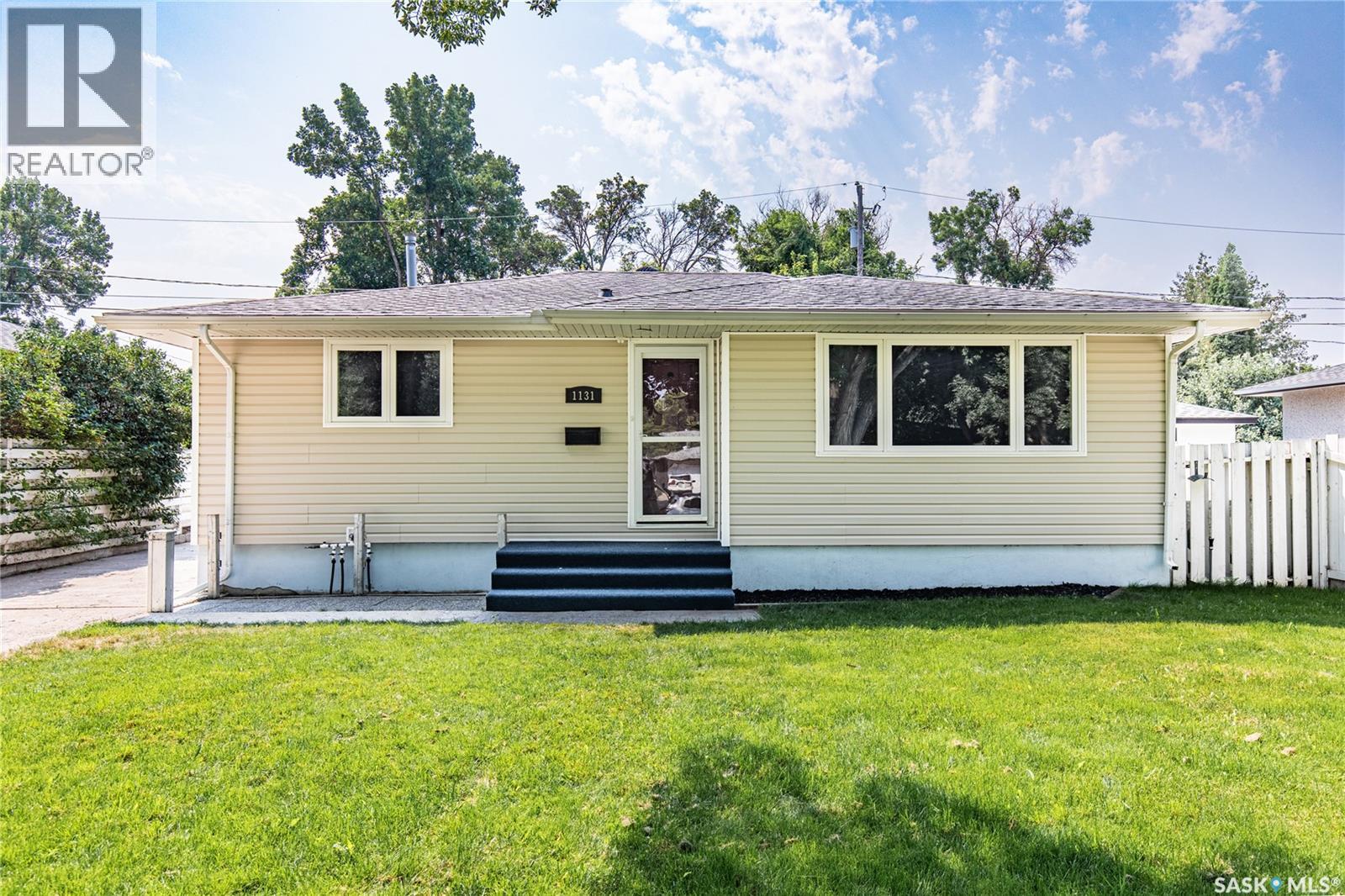 1131 Currie CRESCENT - 2