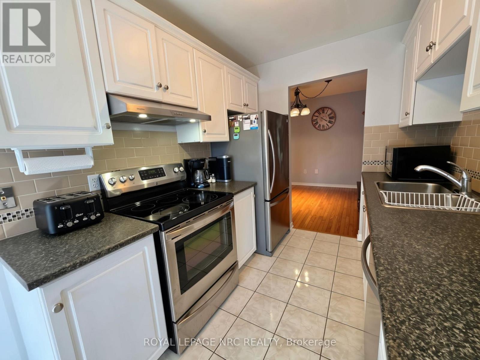 #28 5070 DRUMMOND ROAD - Image 17