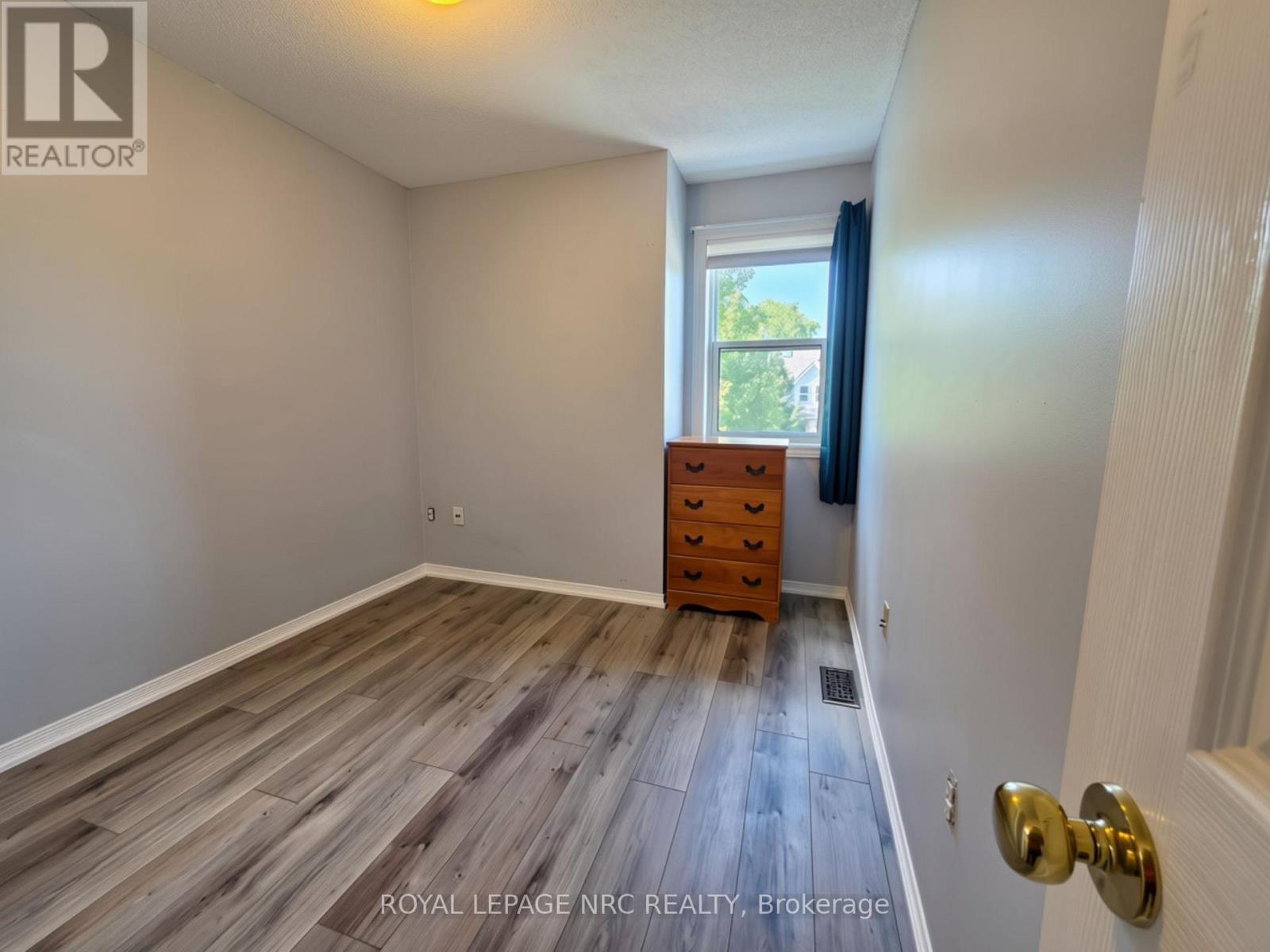 #28 5070 DRUMMOND ROAD - Image 38