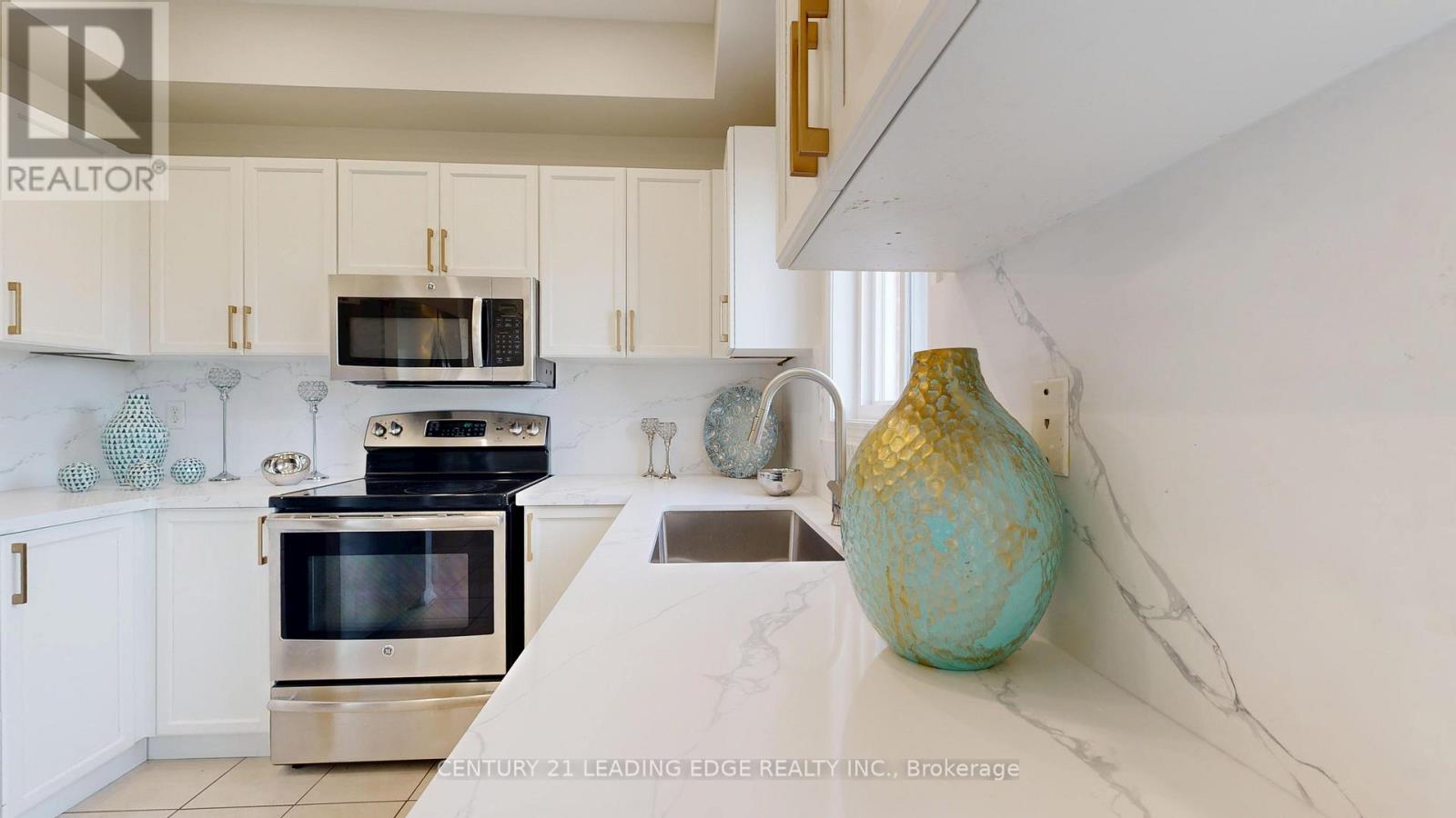 784 ORMOND DRIVE - 17