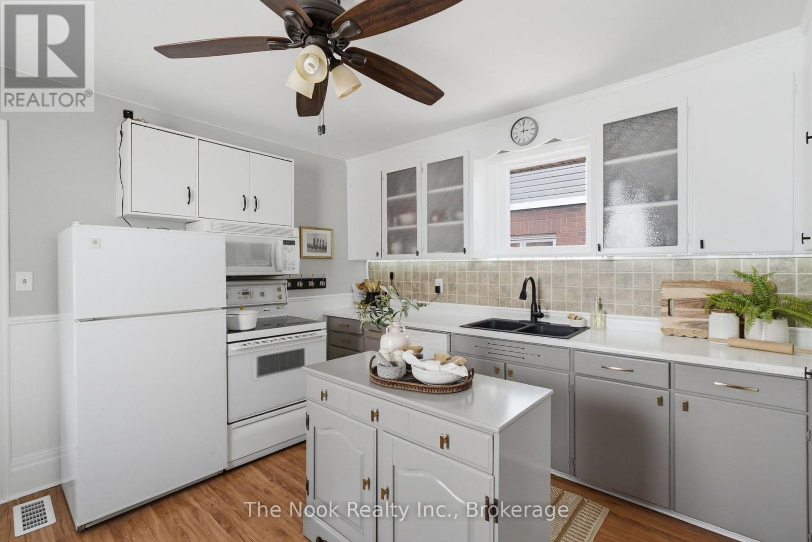 79 ELGIN STREET W - 11