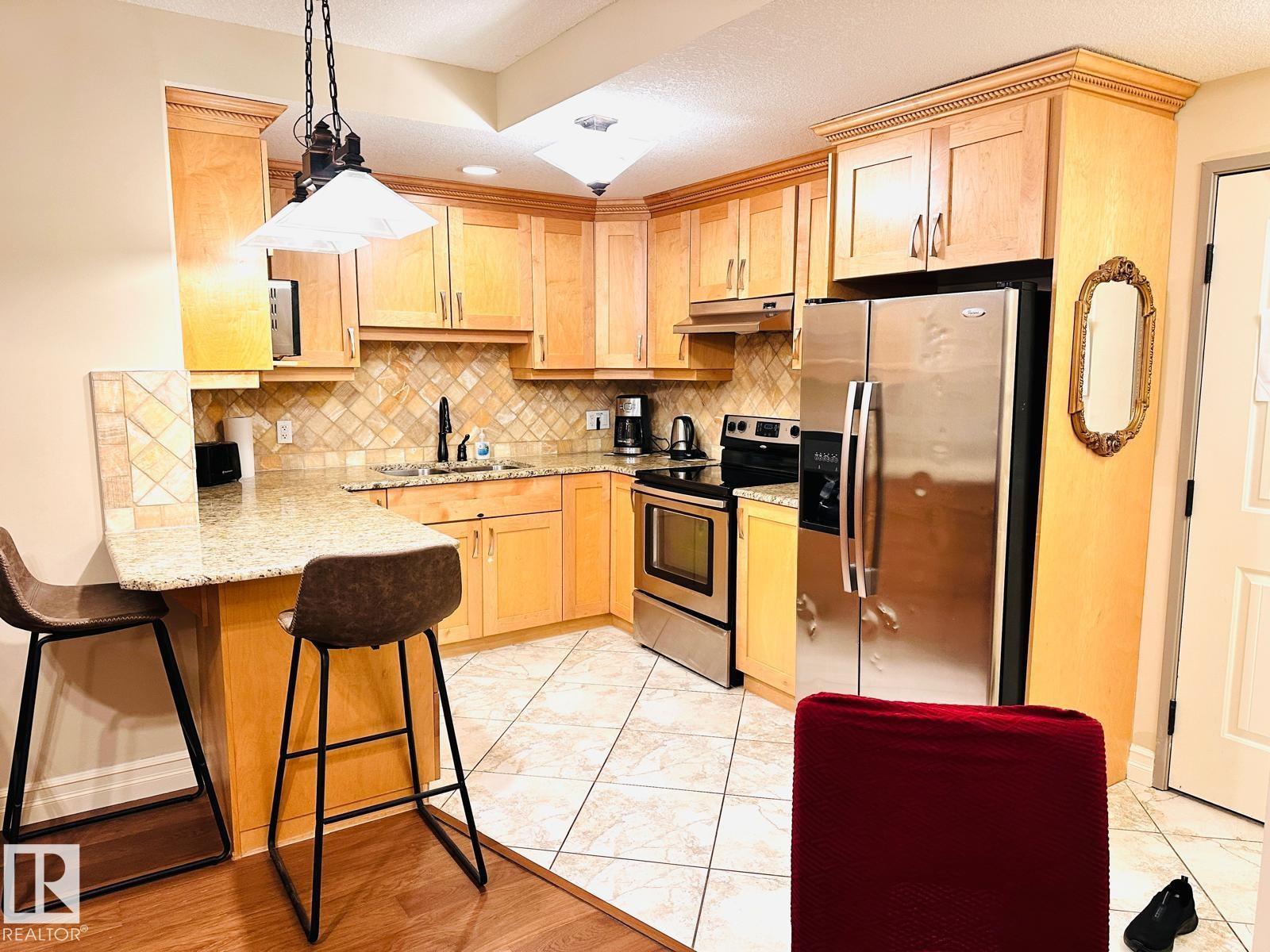 #207 10142 111 ST NW - 15