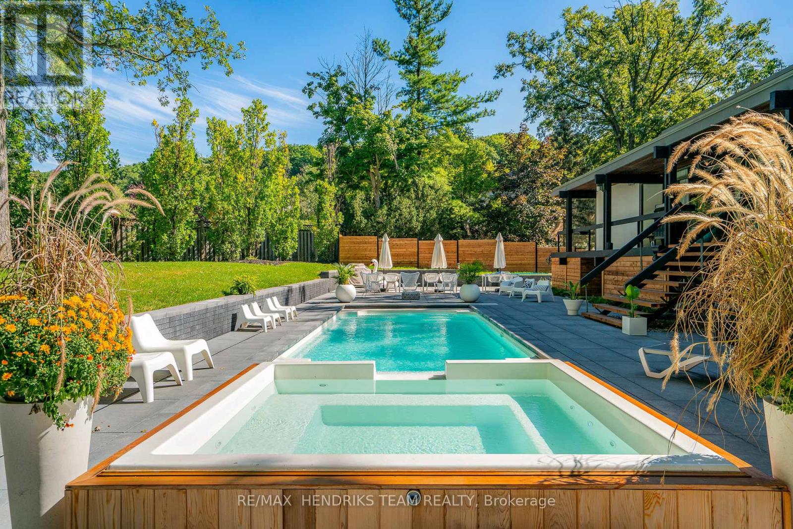 15 Wood Dale Drive — photo 32