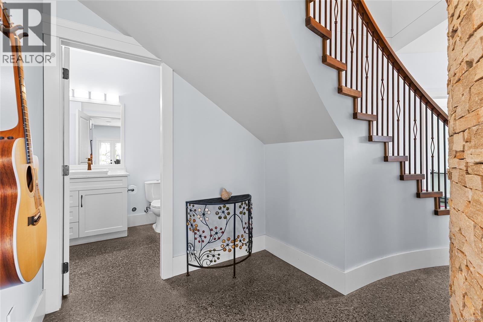 10117 West Saanich Rd - 10