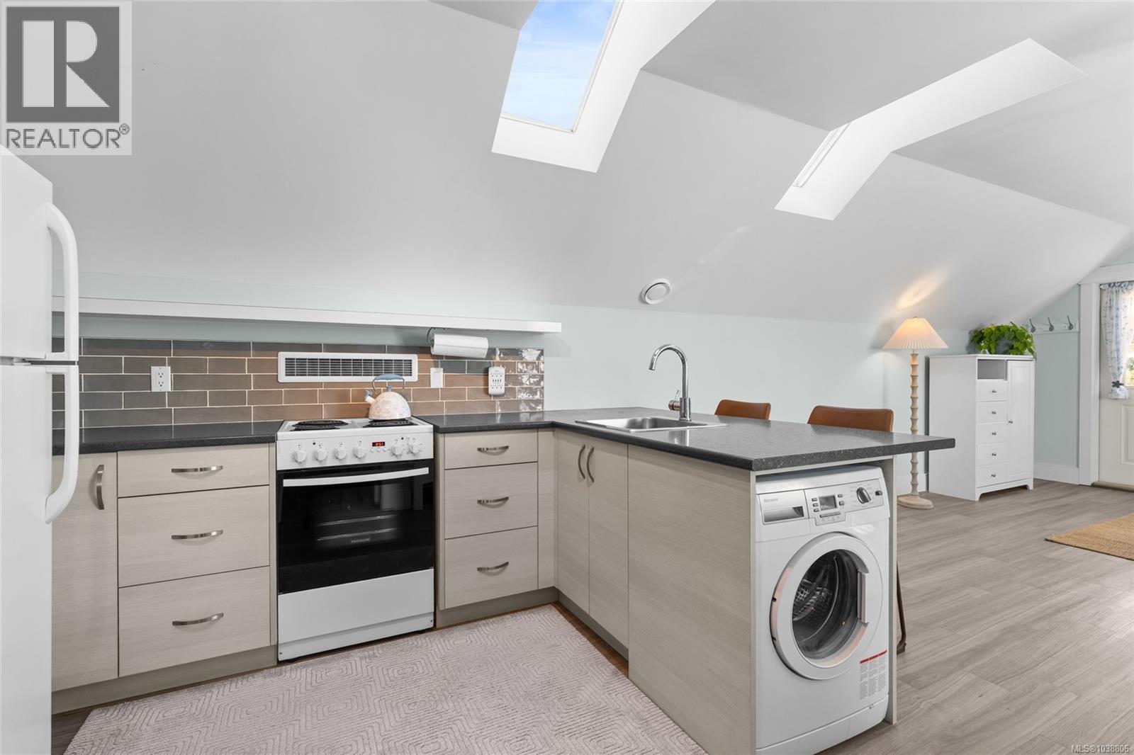 10117 West Saanich Rd - 43