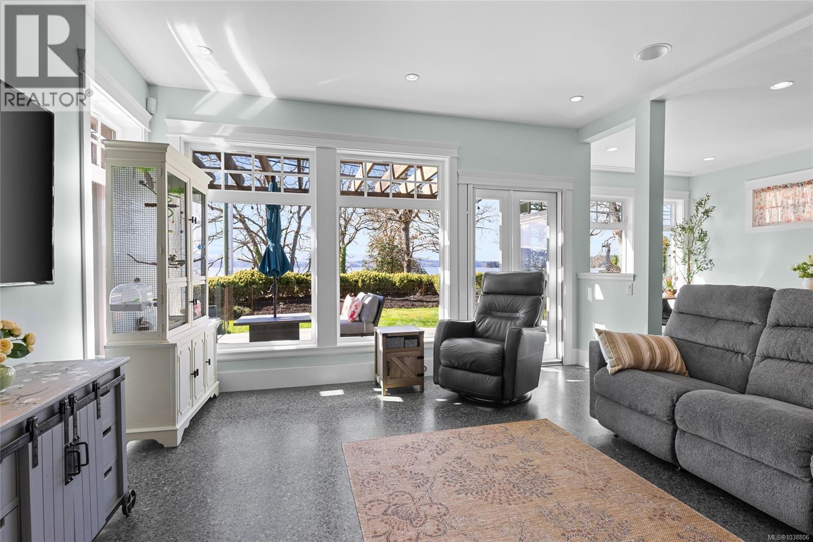 10117 West Saanich Rd - 13