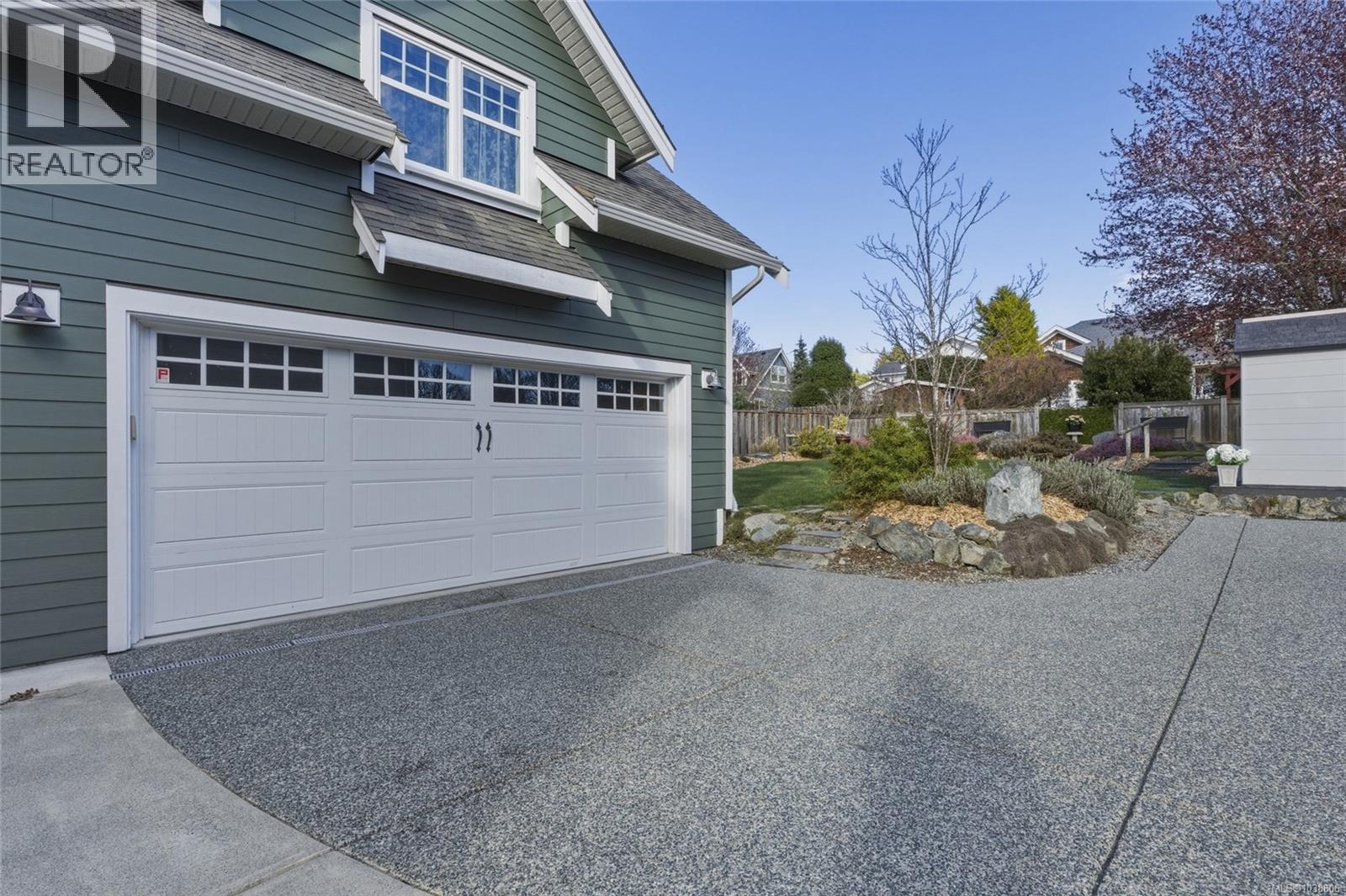 10117 West Saanich Rd - 52