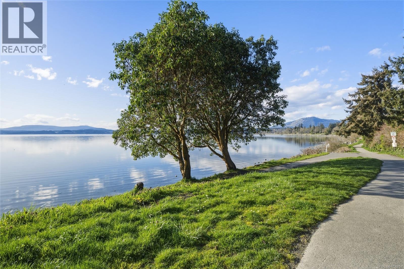 10117 West Saanich Rd - 3