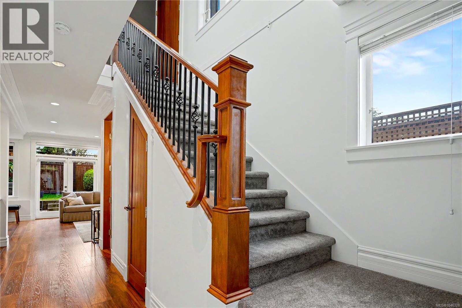 4 2622 Shelbourne Street, Victoria