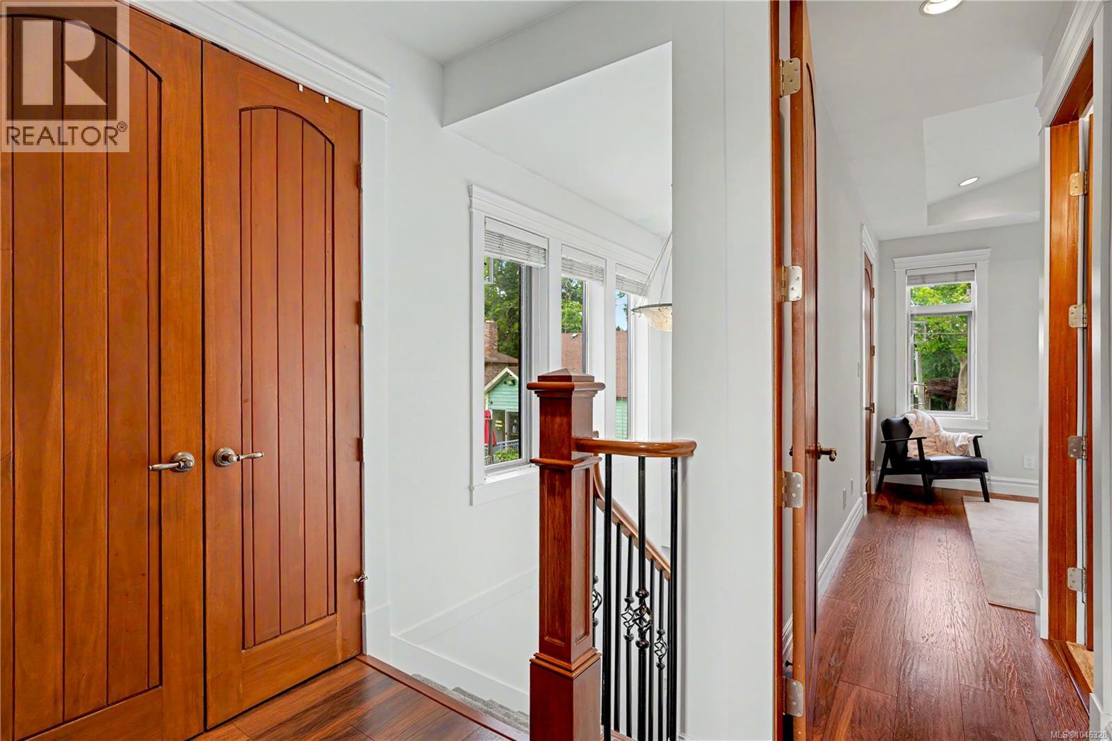 4 2622 Shelbourne Street, Victoria
