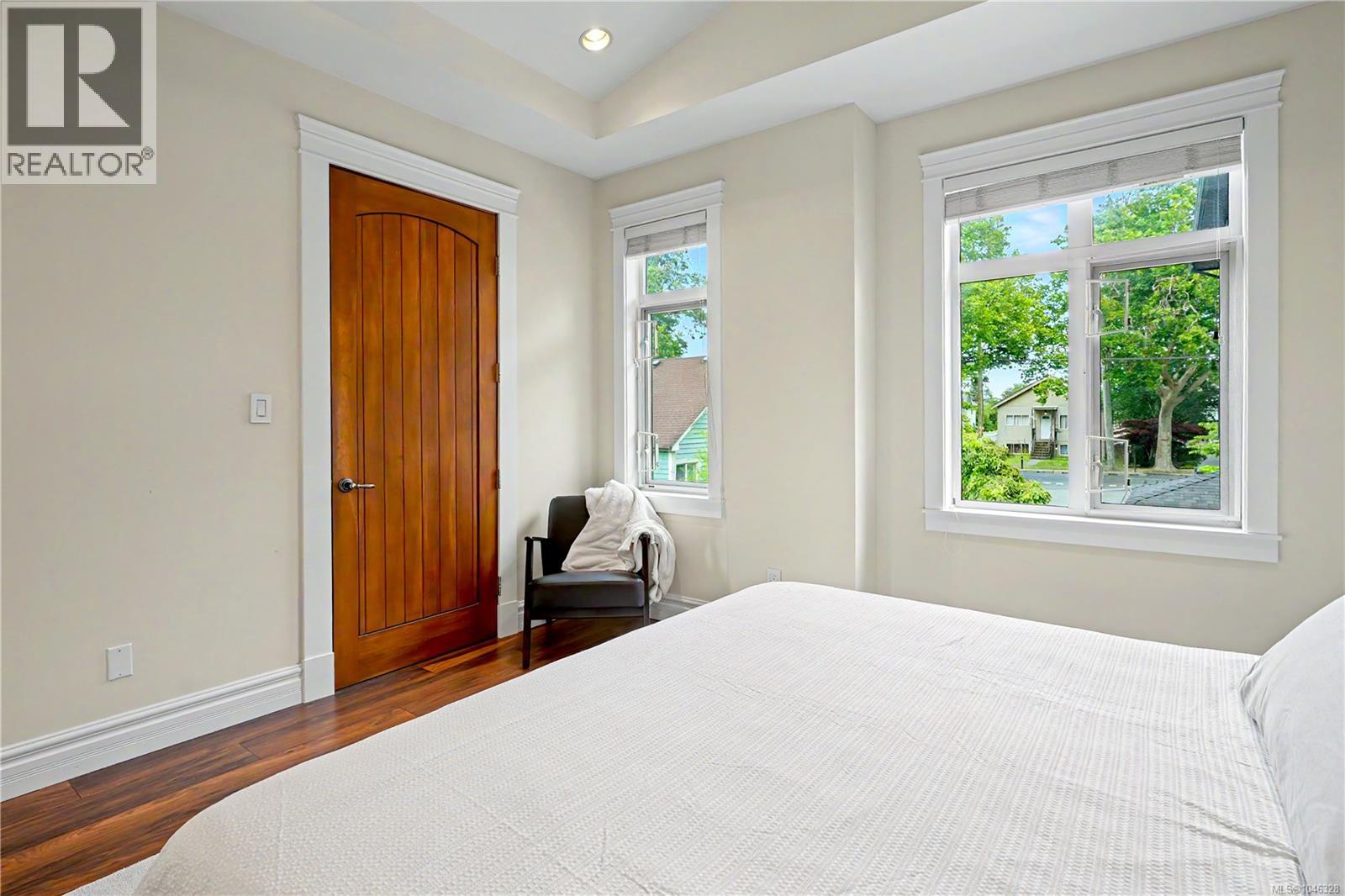 #4 2622 Shelbourne St - 21