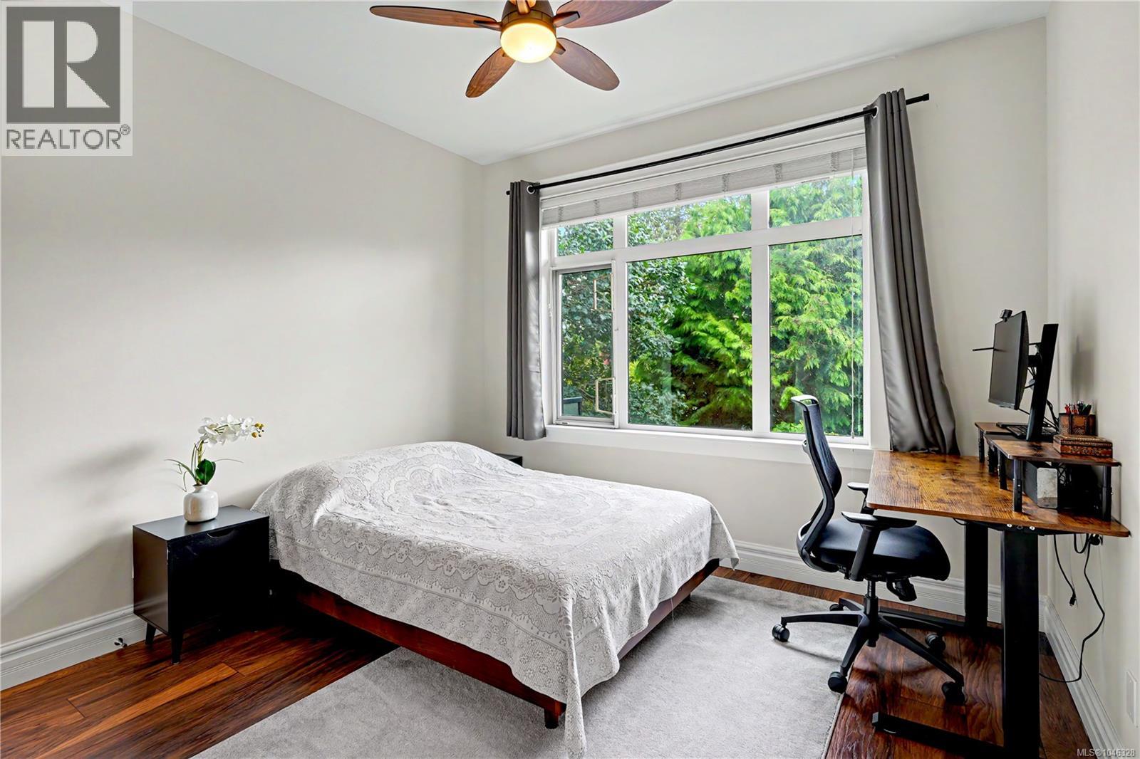#4 2622 Shelbourne St - 23