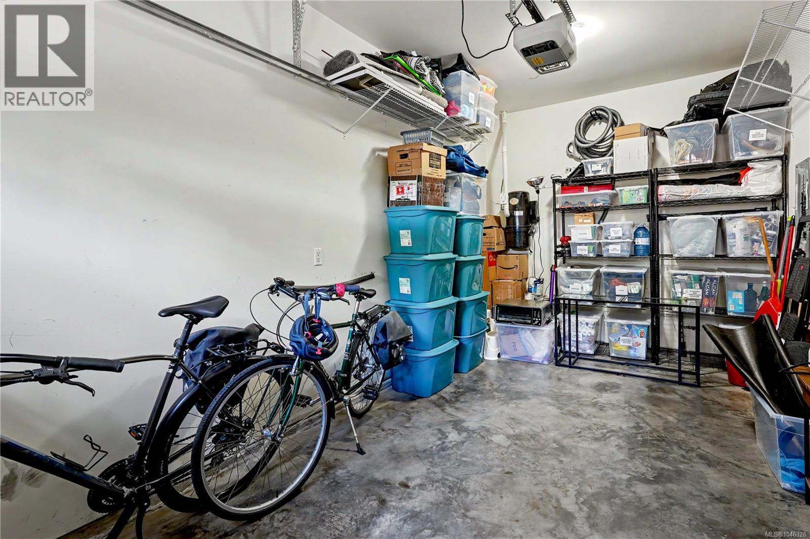 #4 2622 Shelbourne St - 27