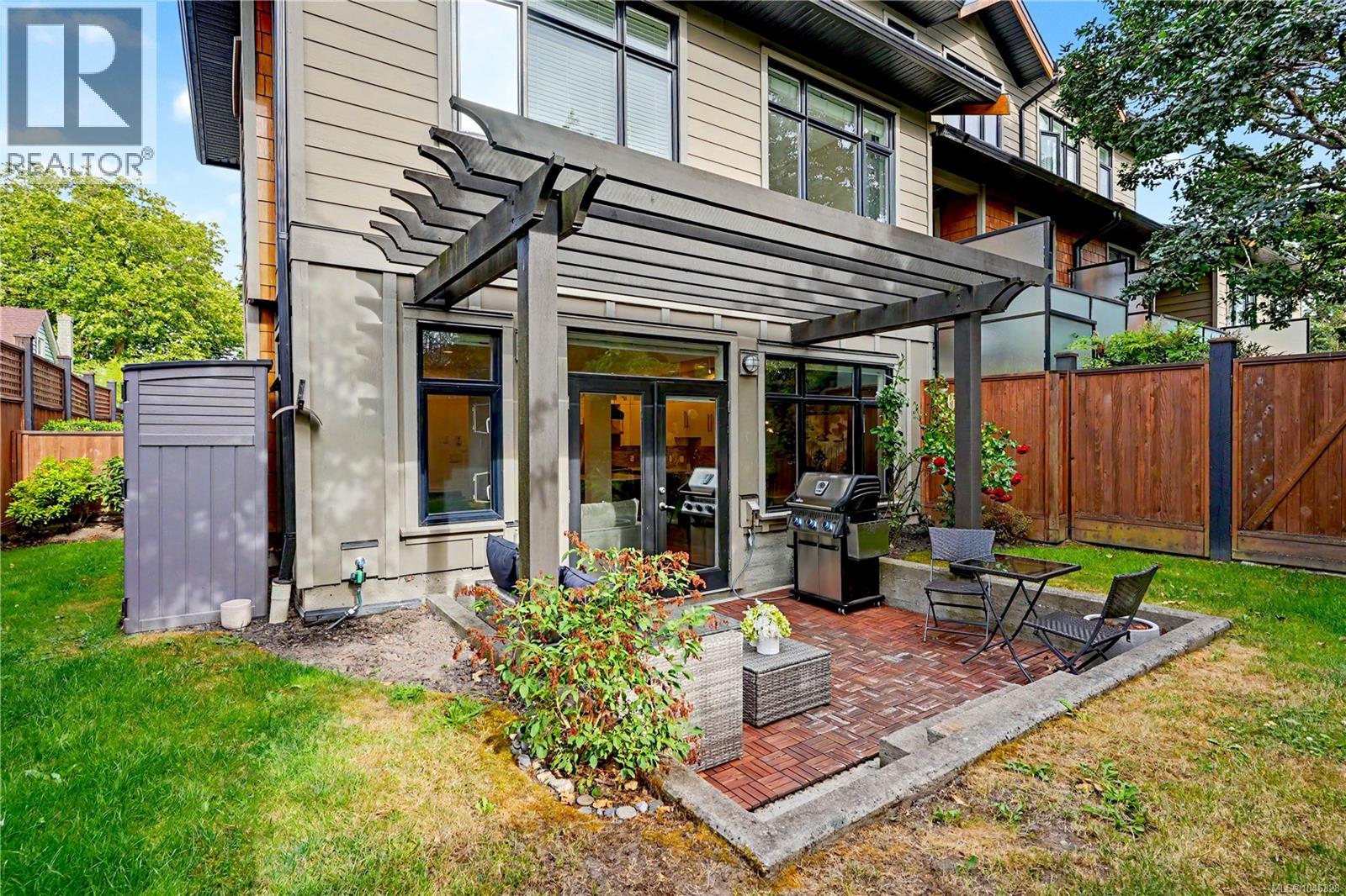 4 2622 Shelbourne Street, Victoria