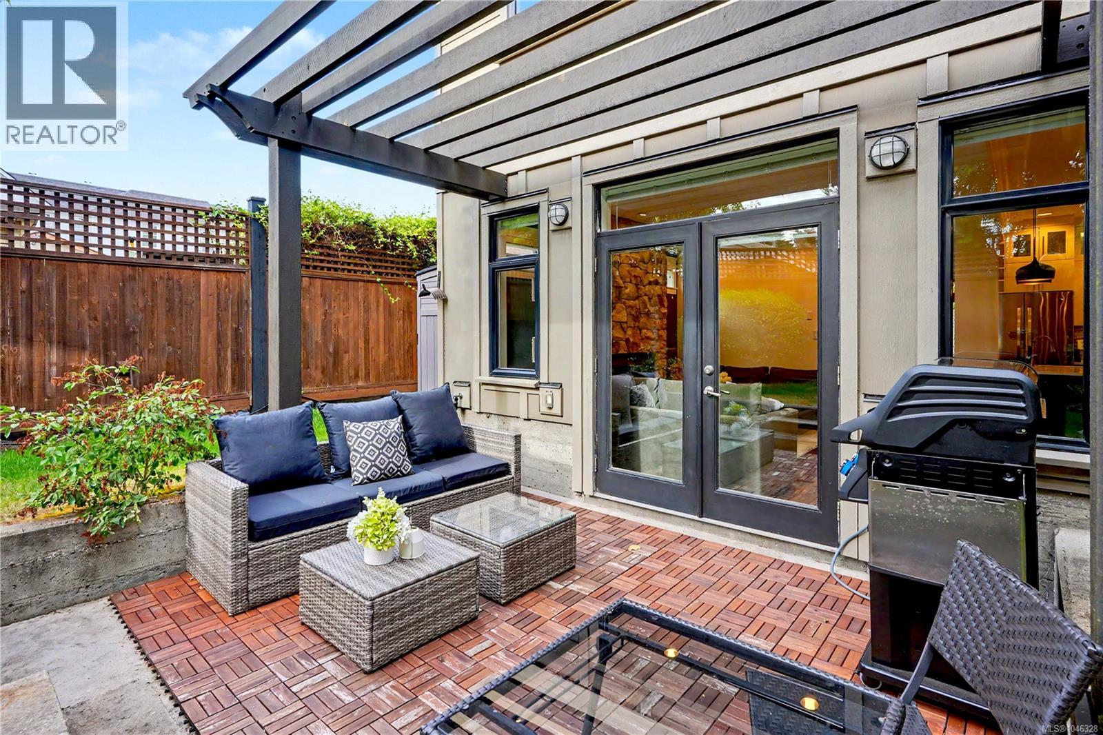 4 2622 Shelbourne Street, Victoria
