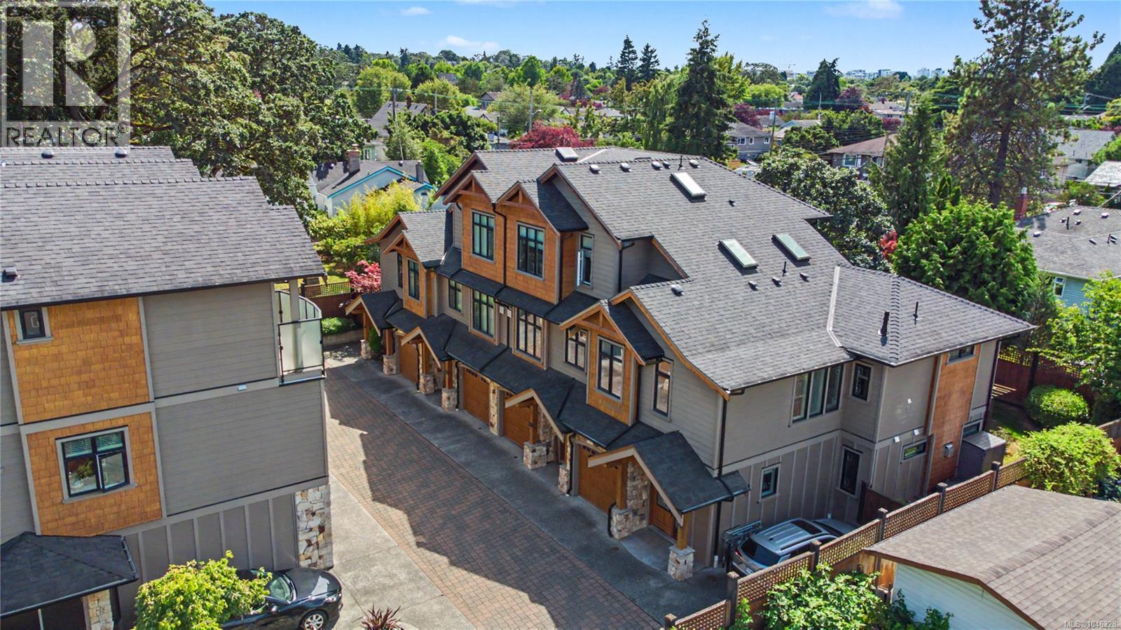 4 2622 Shelbourne Street, Victoria