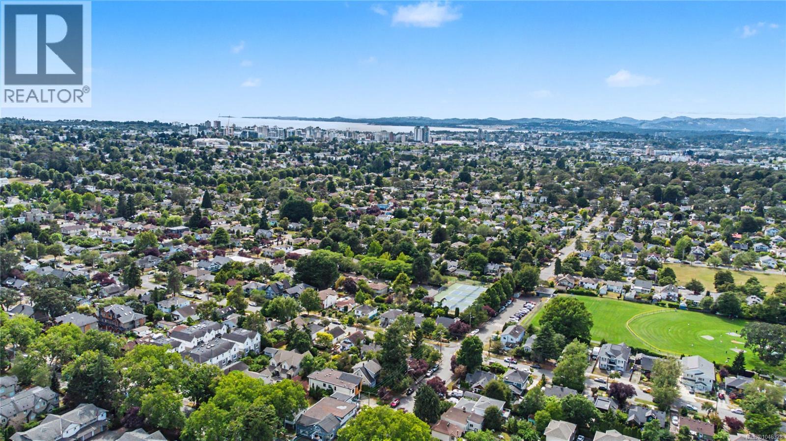 4 2622 Shelbourne Street, Victoria