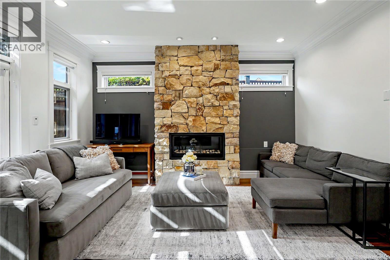 4 2622 Shelbourne Street, Victoria