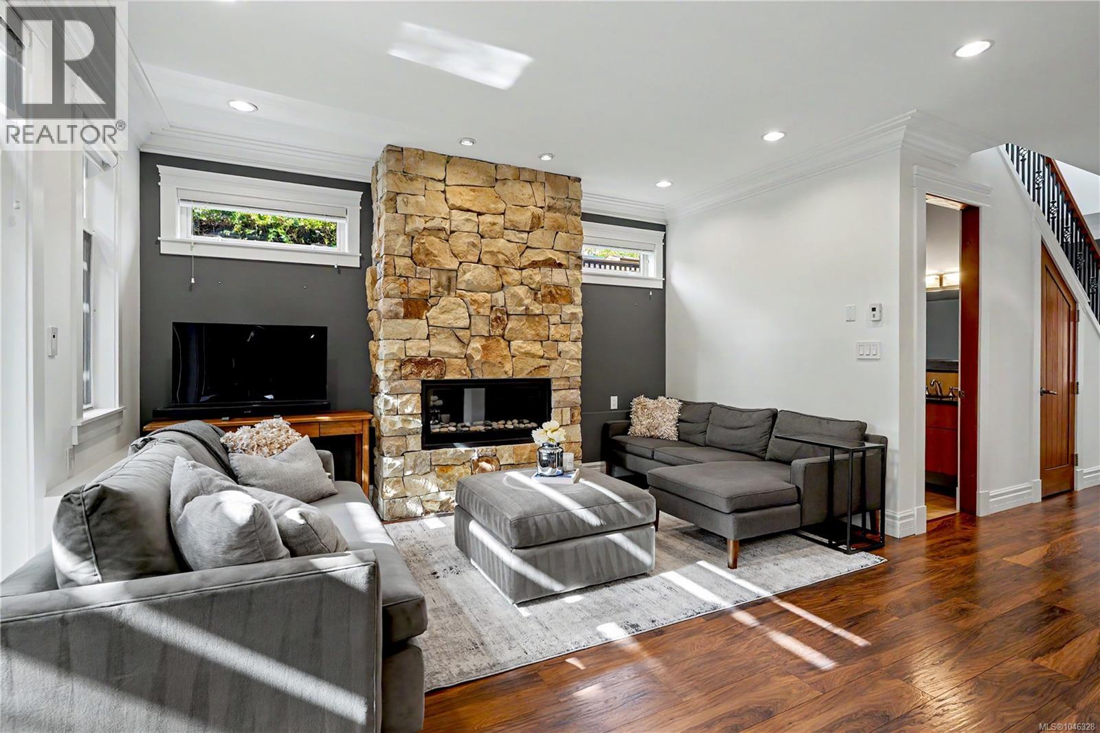 #4 2622 Shelbourne St - 5