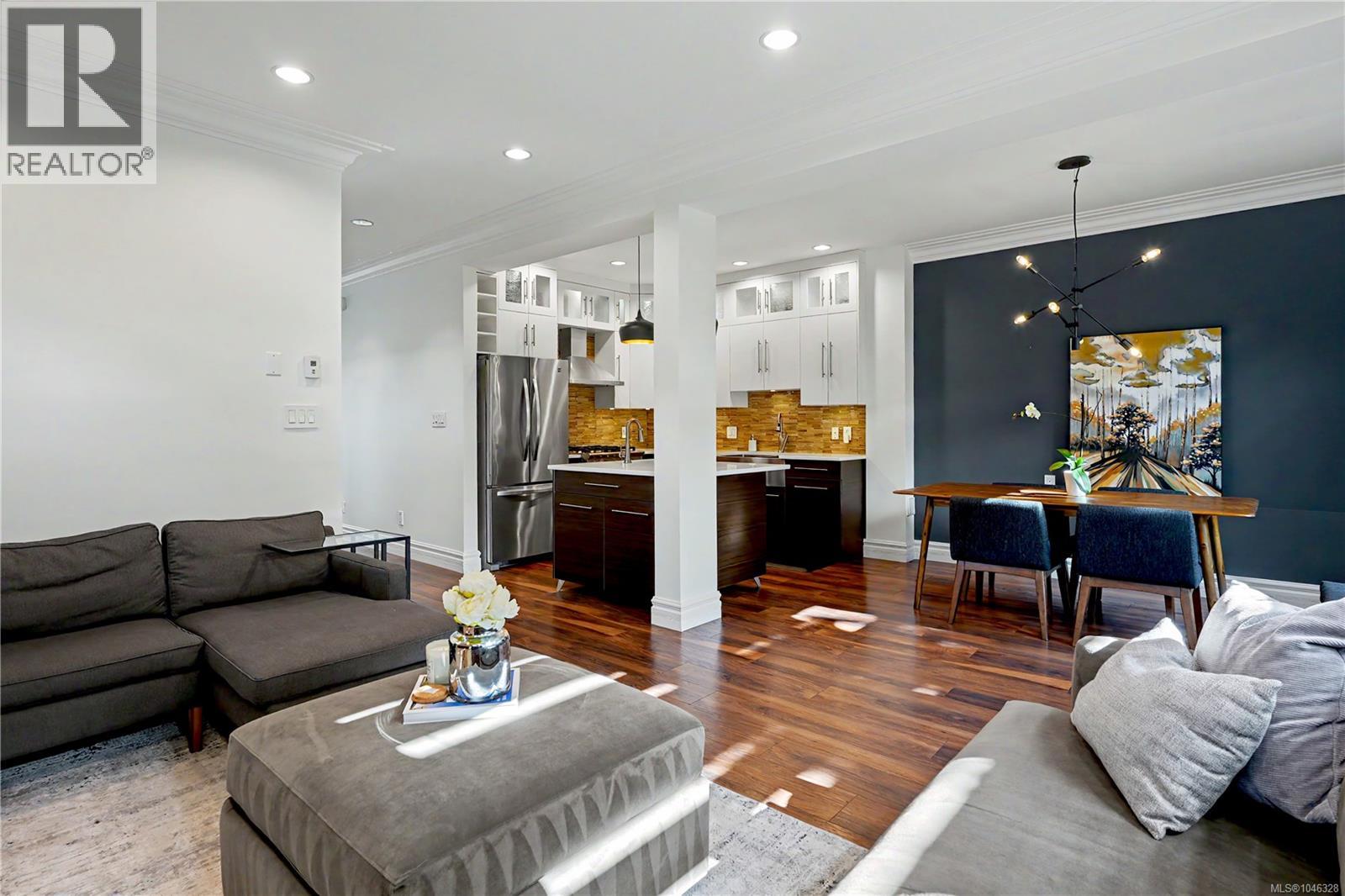 4 2622 Shelbourne Street, Victoria