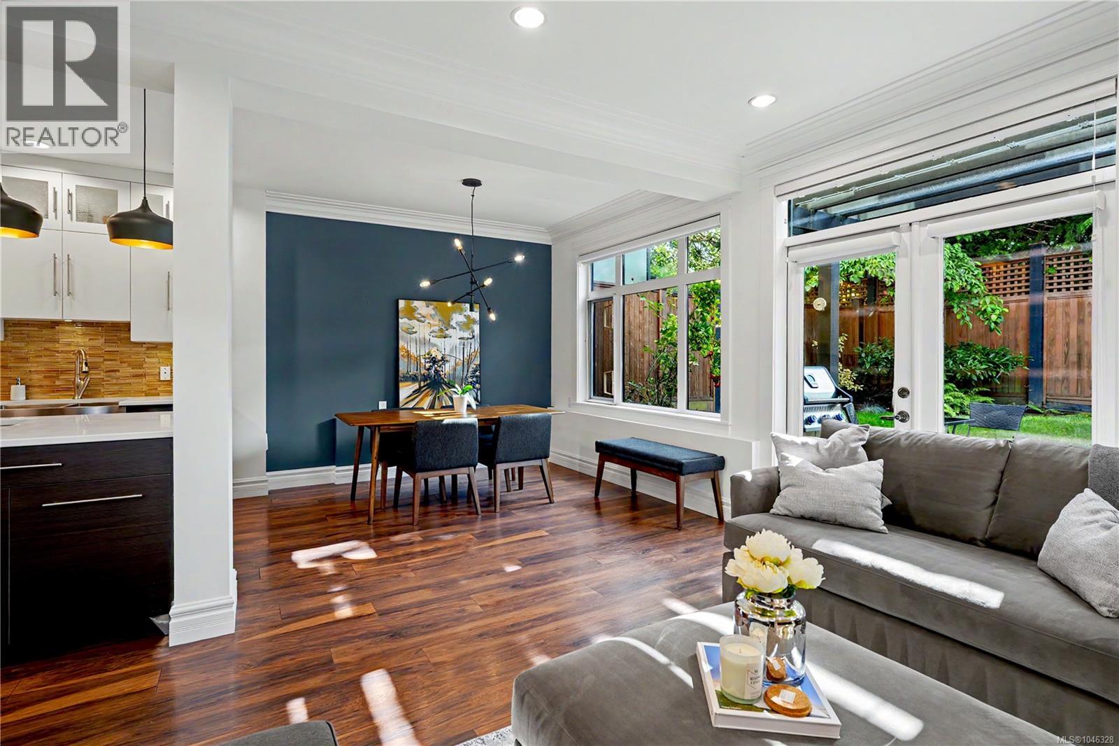4 2622 Shelbourne Street, Victoria