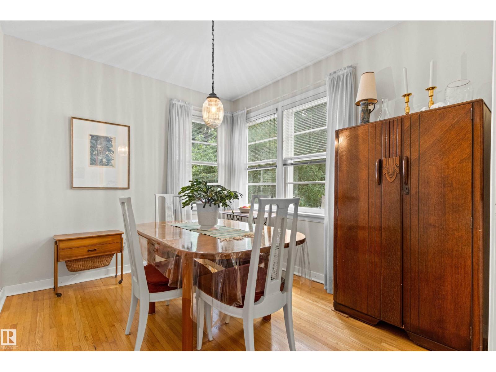 8842 89 ST NW - 11