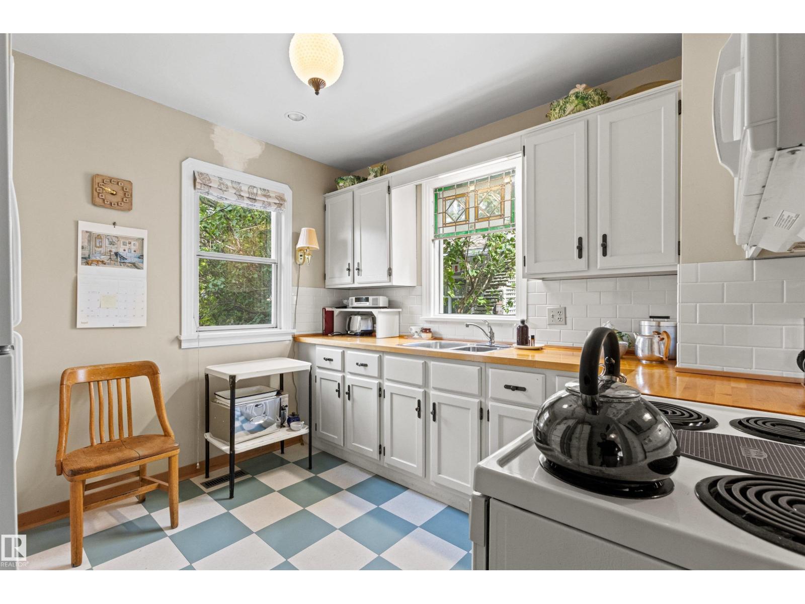 8842 89 ST NW - 17
