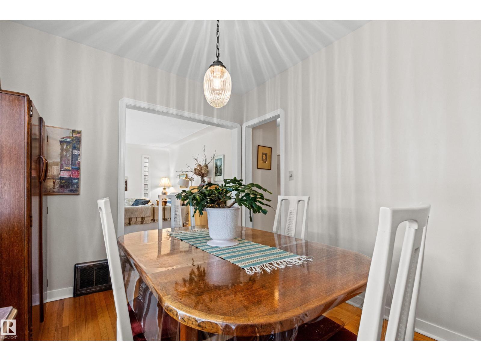 8842 89 ST NW - 14