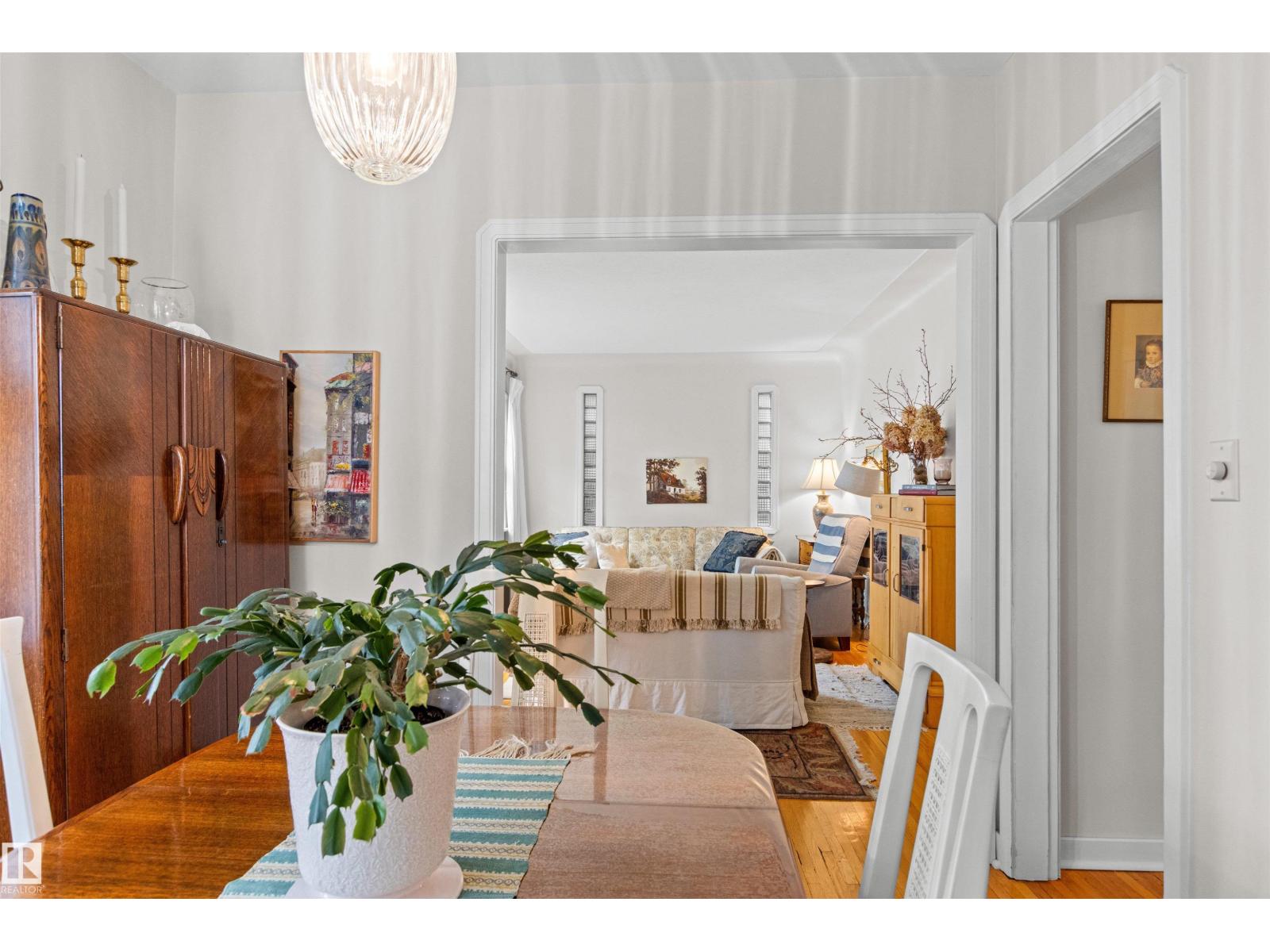 8842 89 ST NW - 15