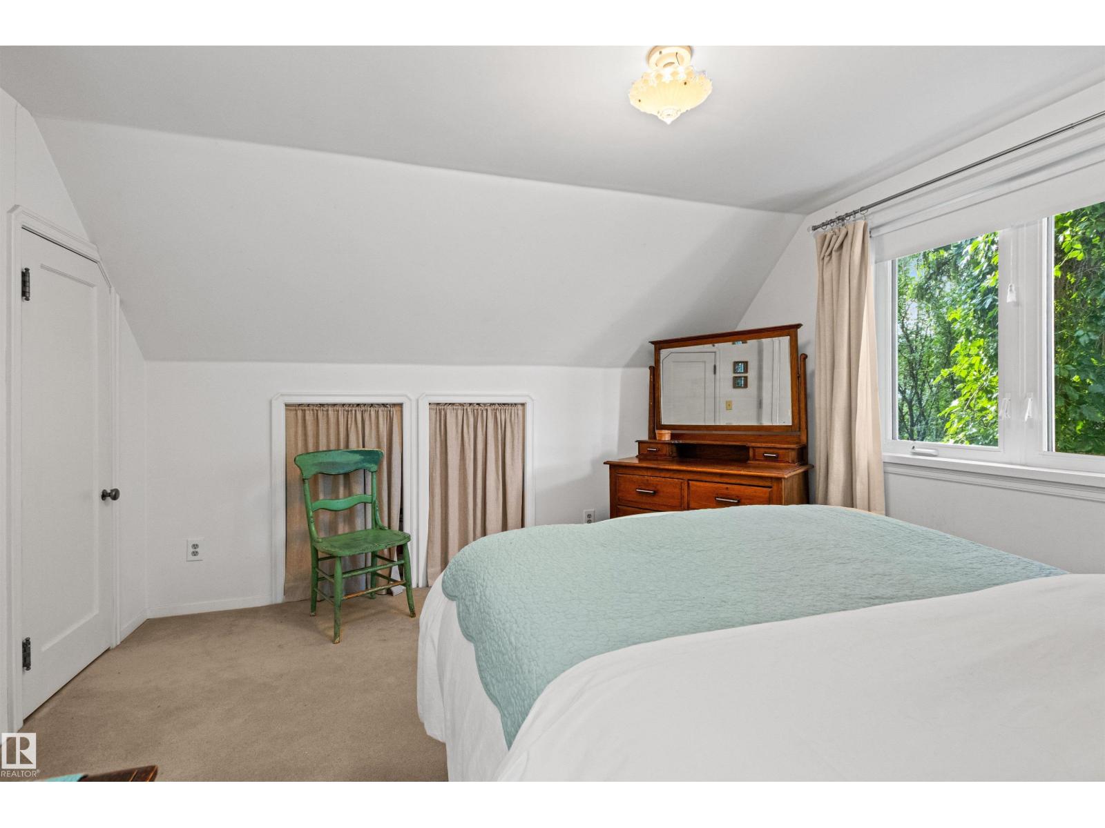 8842 89 ST NW - 34