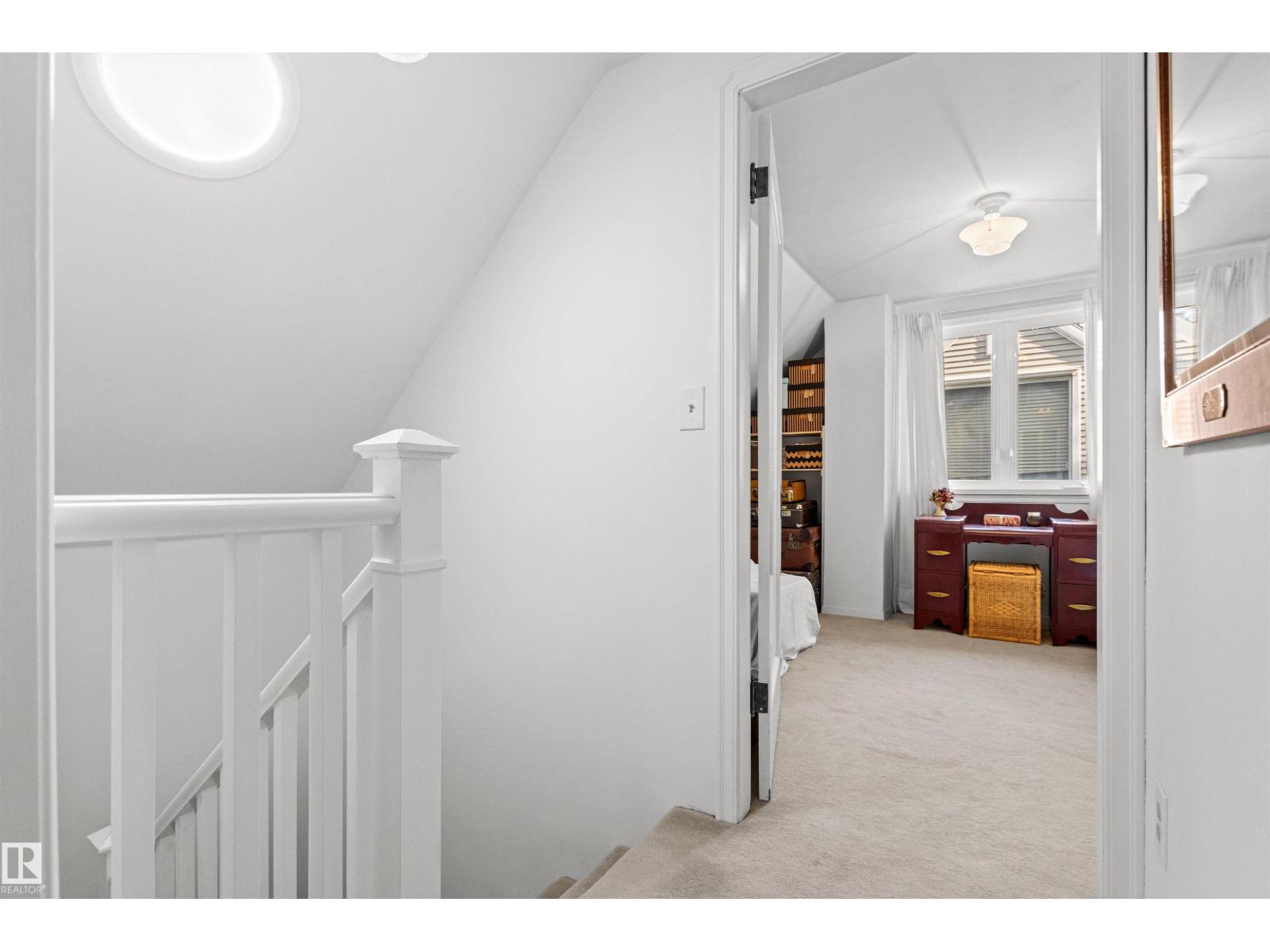 8842 89 ST NW - 37