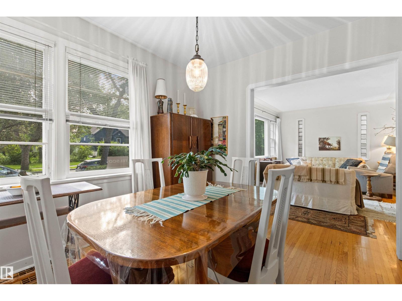 8842 89 ST NW - 13