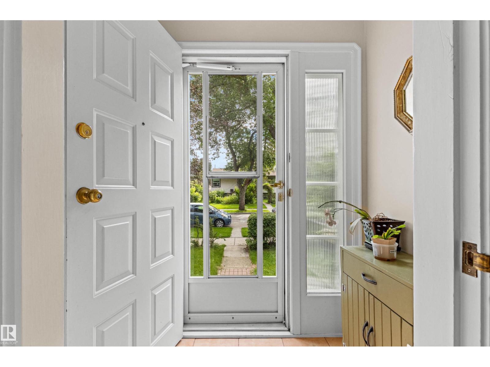 8842 89 ST NW - 2