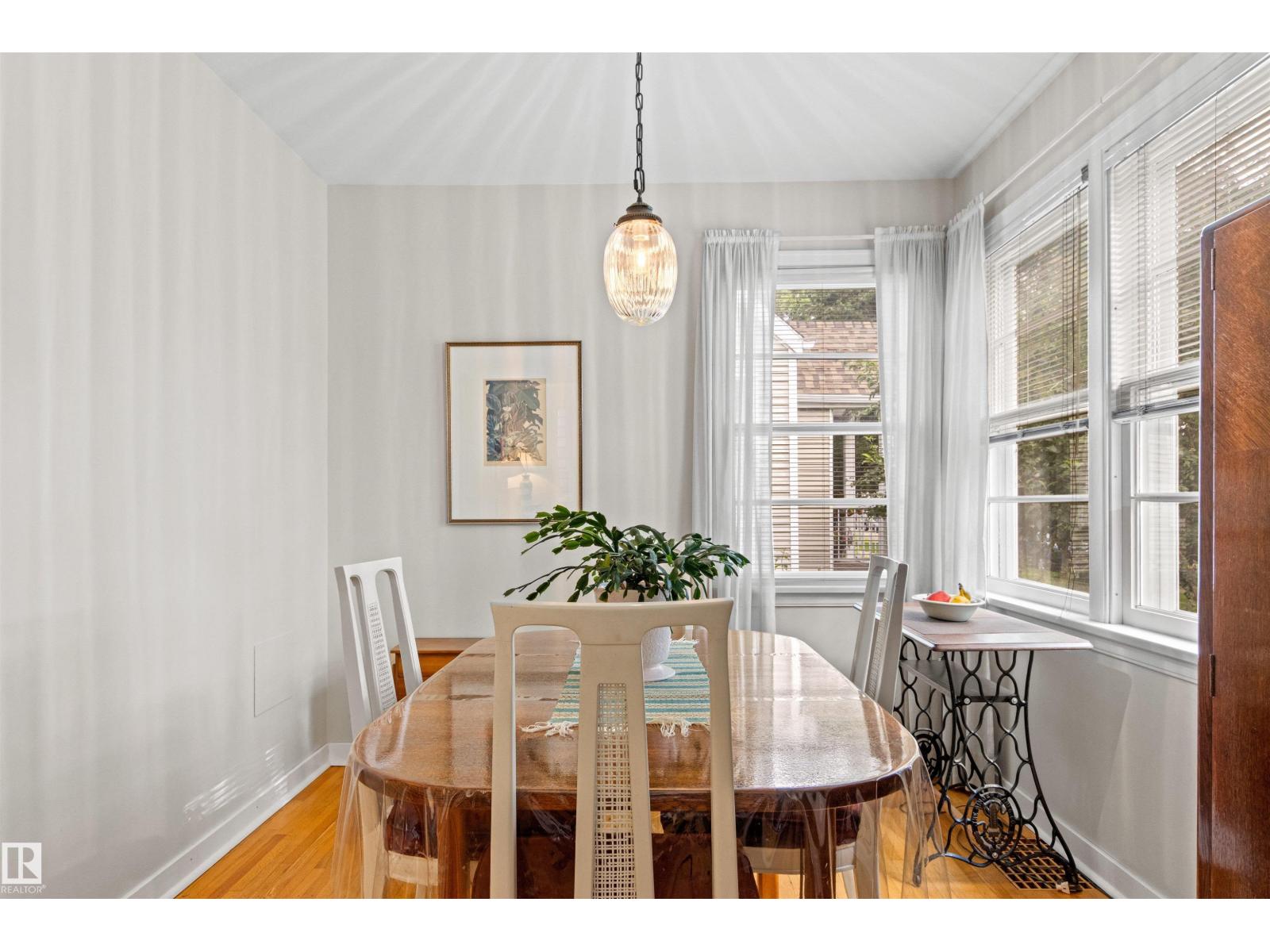 8842 89 ST NW - 12