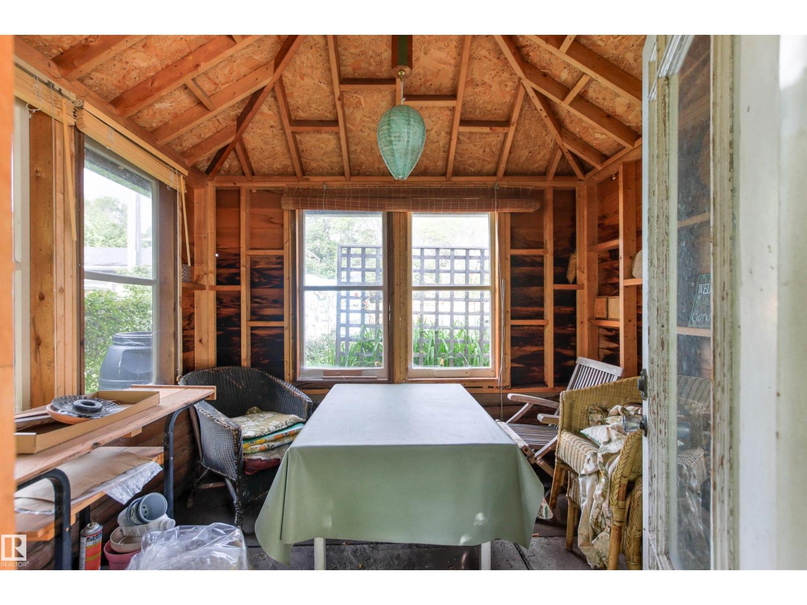 8842 89 ST NW - 69