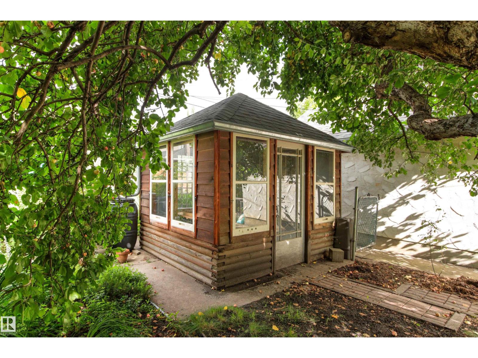 8842 89 ST NW - Image 65
