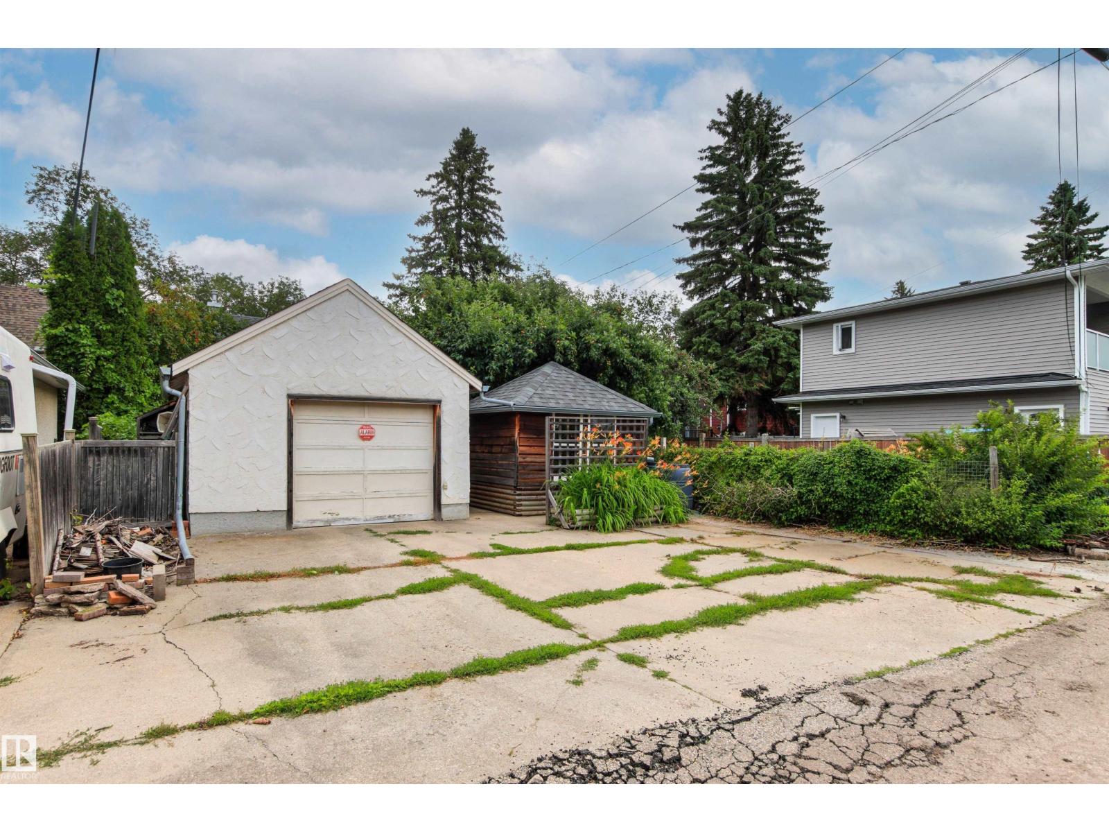 8842 89 ST NW - 60