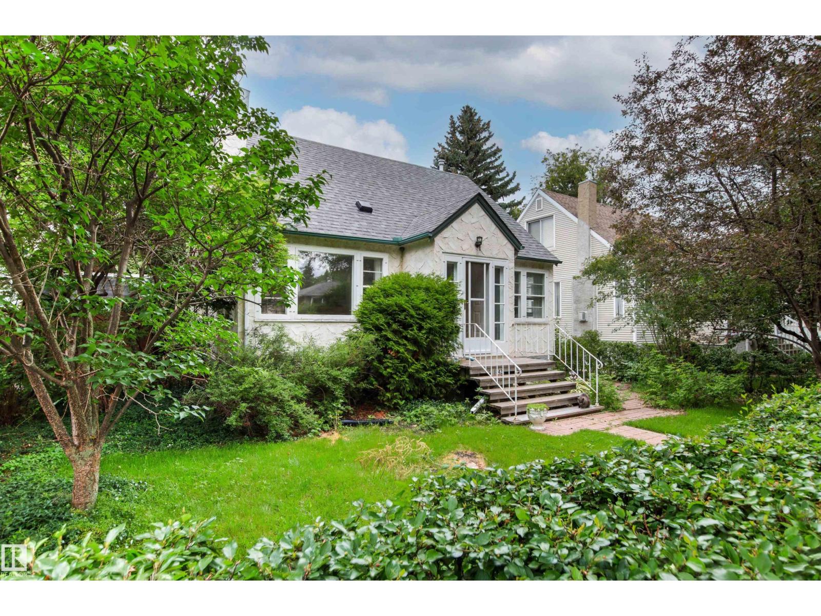 8842 89 ST NW - 61