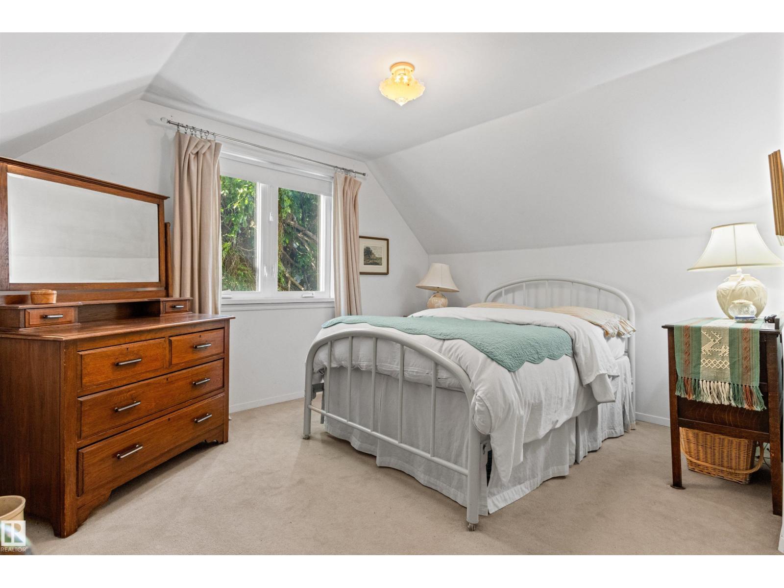8842 89 ST NW - Image 33
