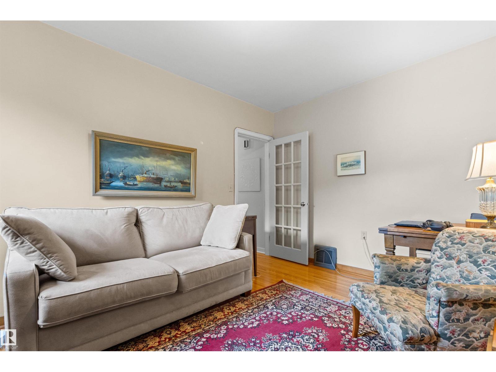8842 89 ST NW - 28