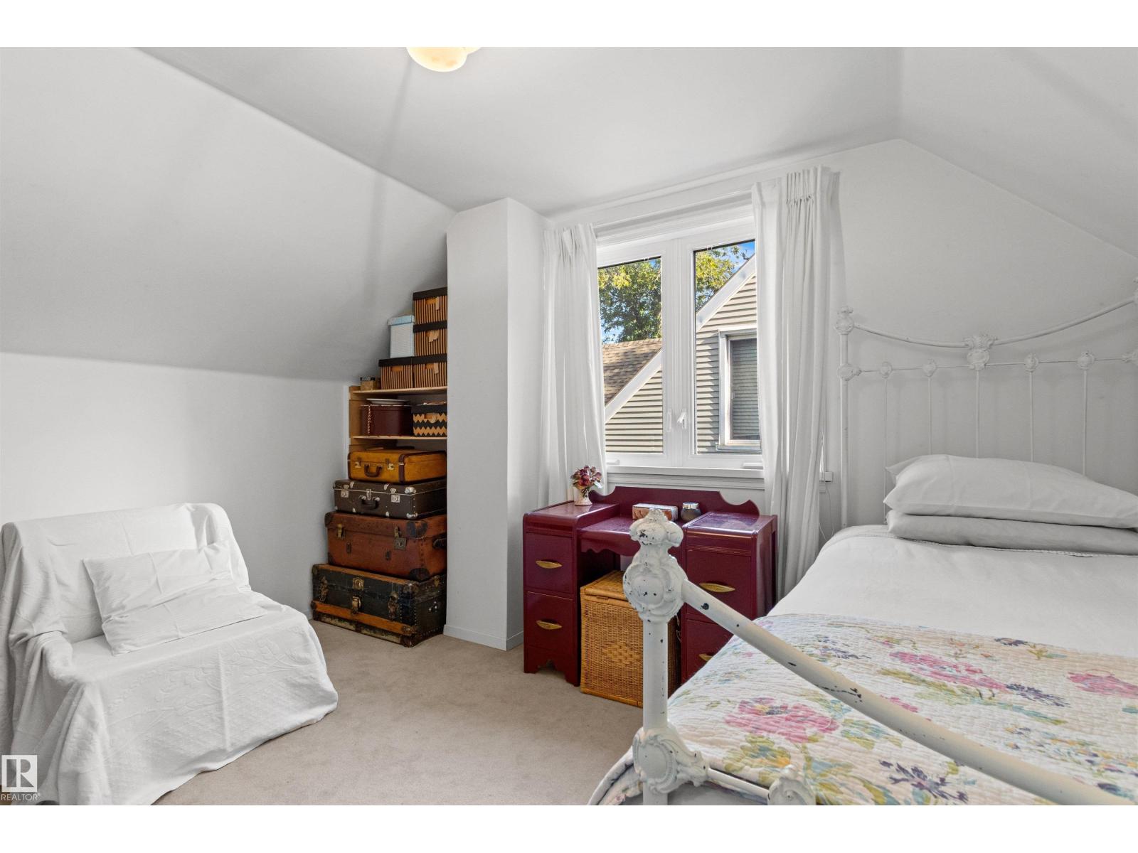 8842 89 ST NW - 40