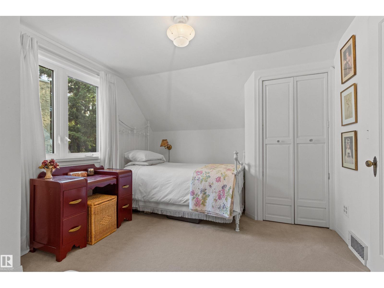 8842 89 ST NW - 43