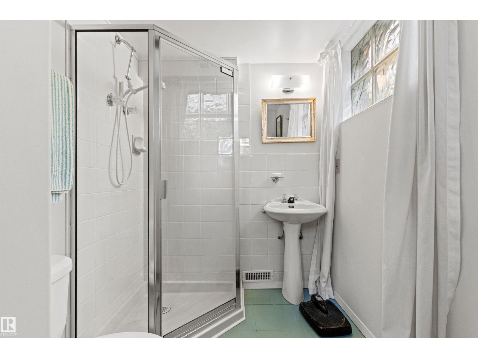 8842 89 ST NW - Image 54