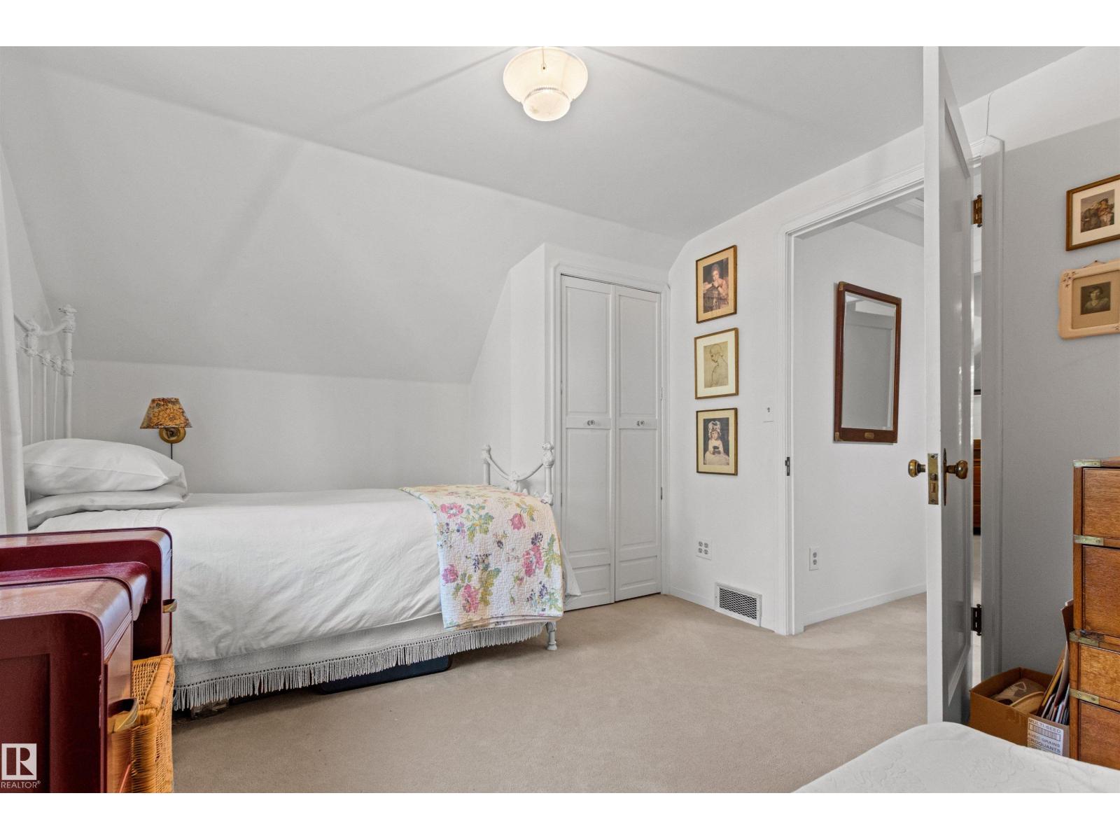 8842 89 ST NW - Image 44